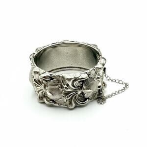 Vintage Whiting & Davis Art Nouveau Revival Repoussé Flowers Hinged 7" Bangle